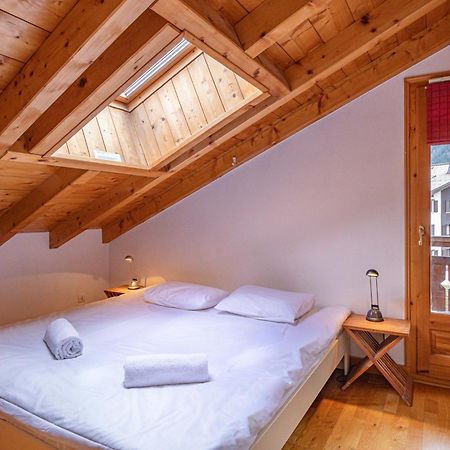 Apartment Capucin - A 3 Bedroom Chamonix Mountain Loft Экстерьер фото