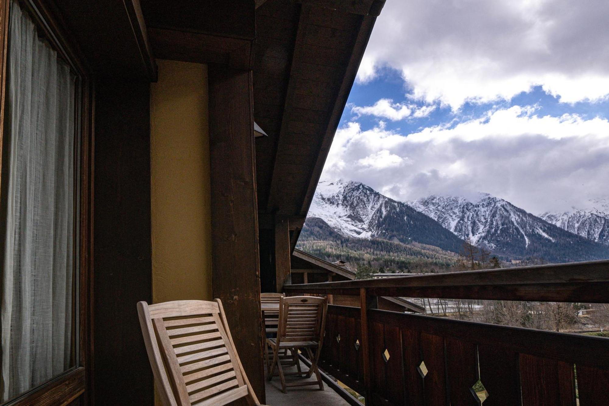 Apartment Capucin - A 3 Bedroom Chamonix Mountain Loft Экстерьер фото