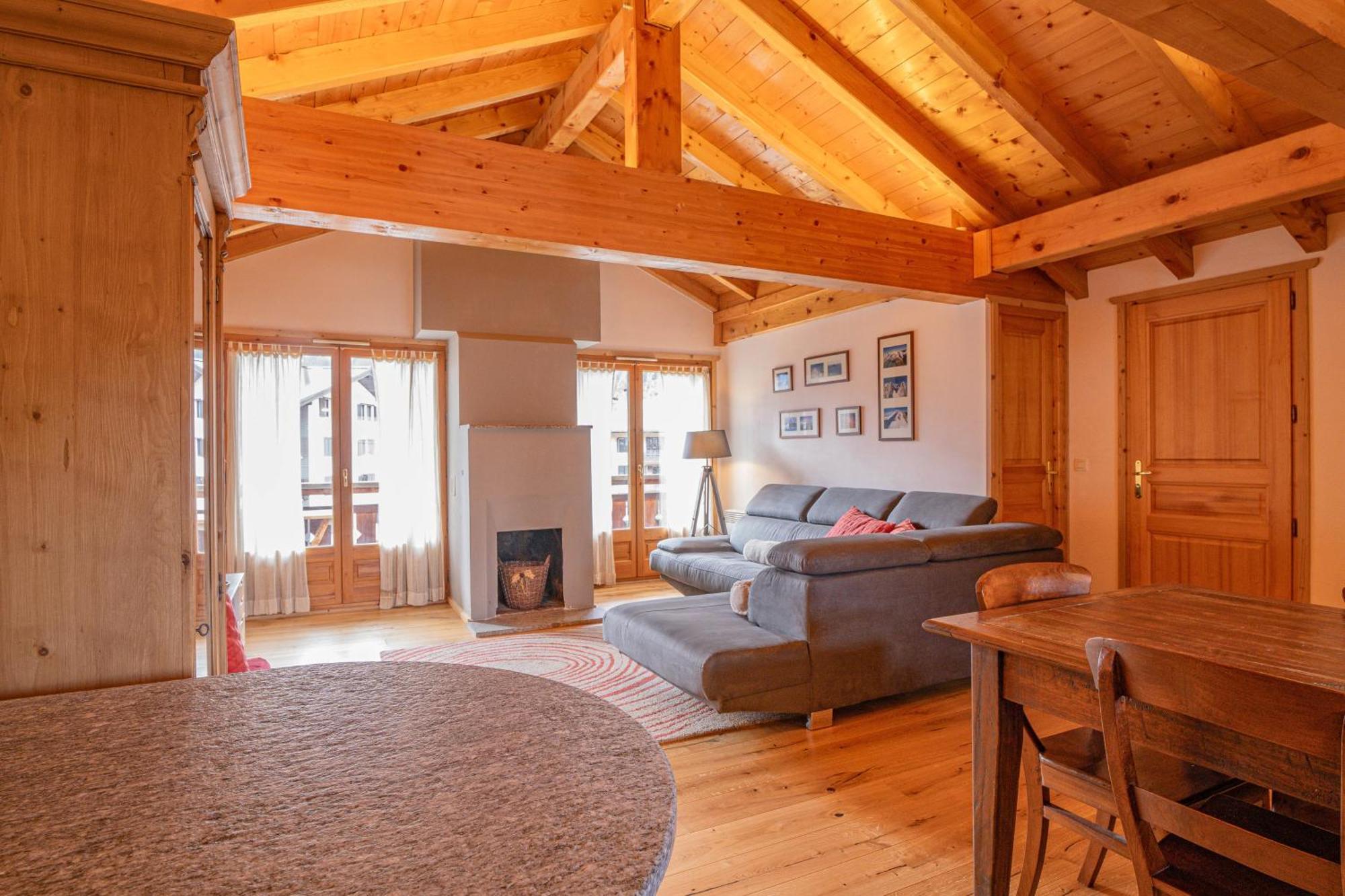 Apartment Capucin - A 3 Bedroom Chamonix Mountain Loft Экстерьер фото