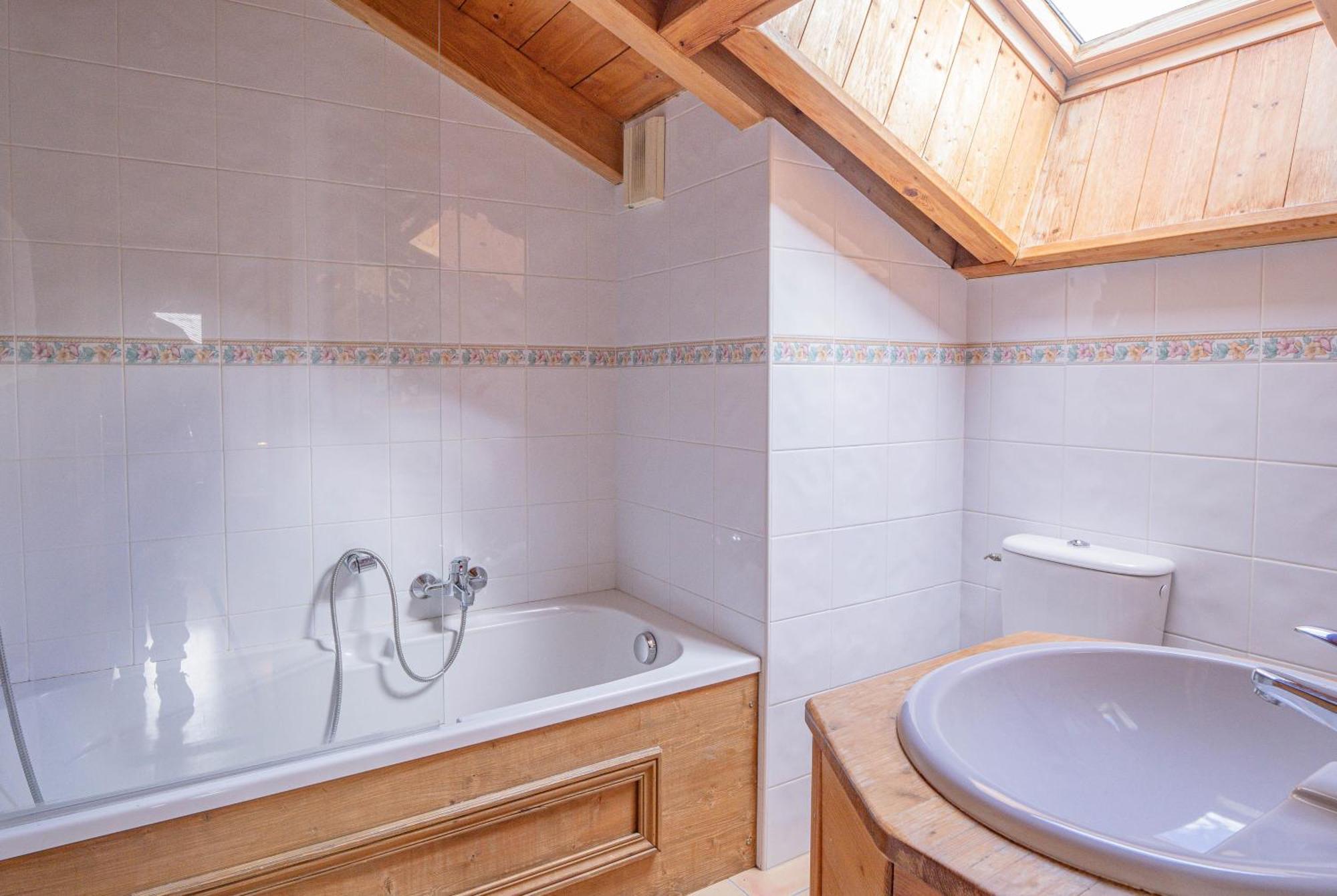 Apartment Capucin - A 3 Bedroom Chamonix Mountain Loft Экстерьер фото