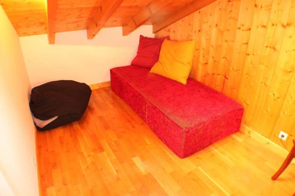Apartment Capucin - A 3 Bedroom Chamonix Mountain Loft Экстерьер фото
