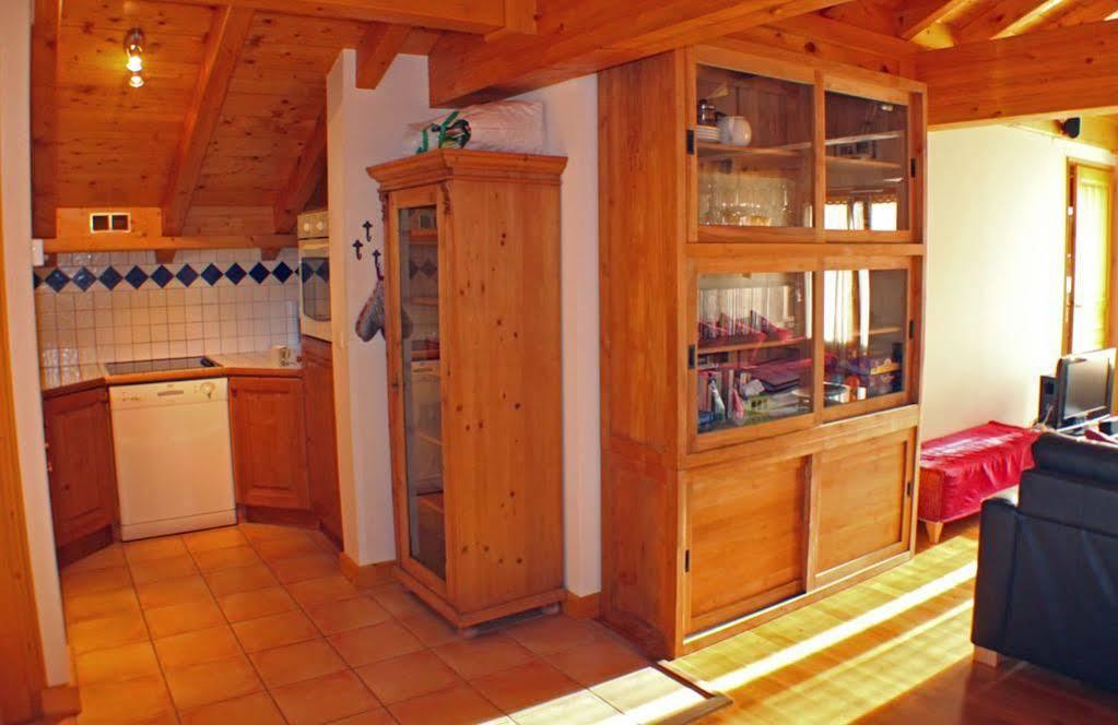 Apartment Capucin - A 3 Bedroom Chamonix Mountain Loft Экстерьер фото
